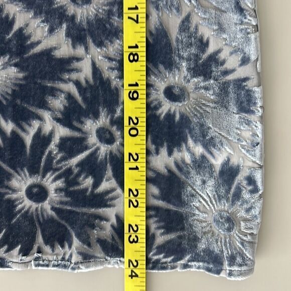 Poppy's blue floral blouse on The Bold and the Beautiful - Picture 9 of 13